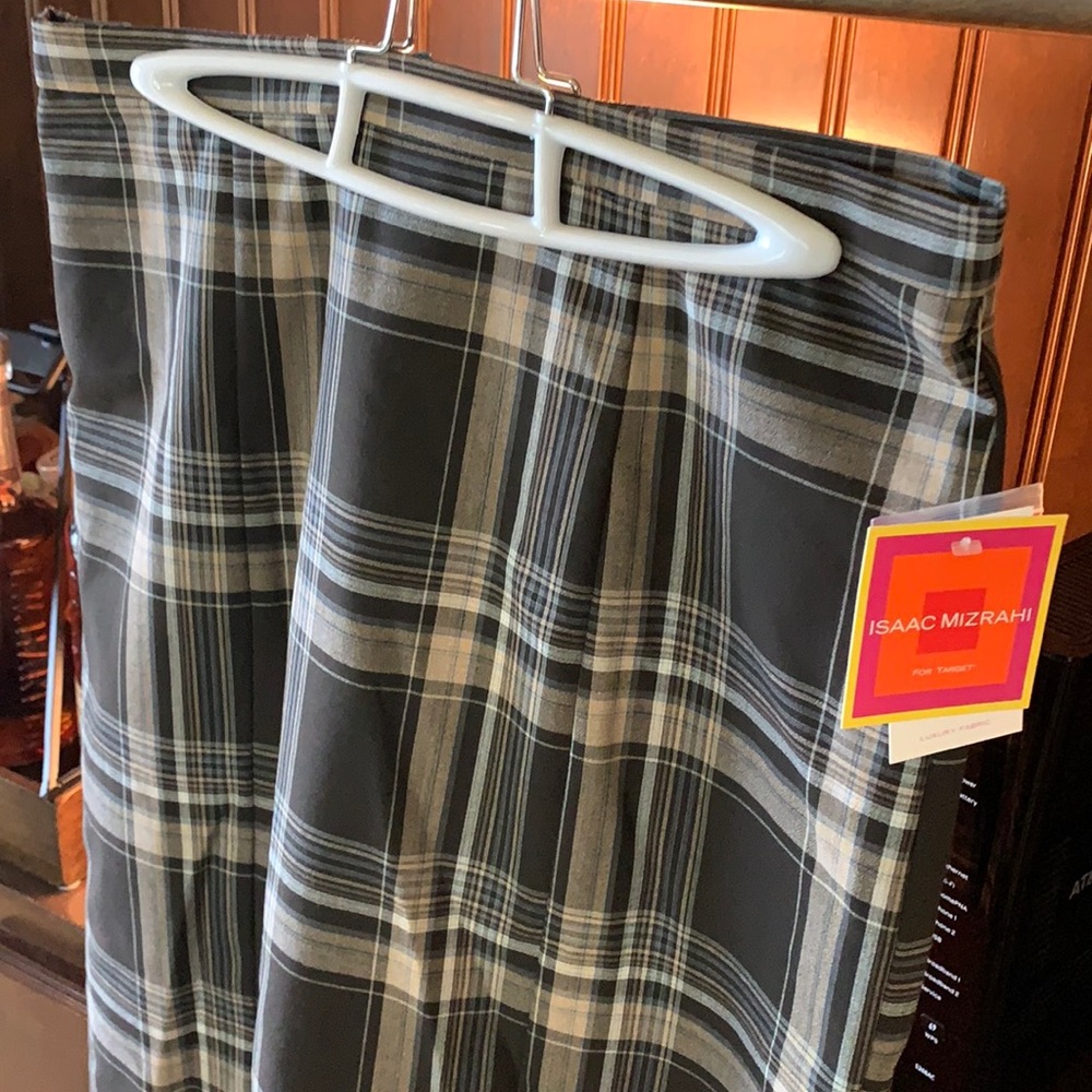 Brand new, ladies skirt.  Isaac Mizrahi
